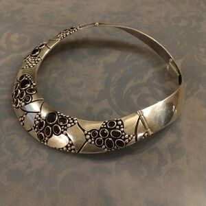 Mexican Vintage Sterling  Silver Shoker Necklace with Garner Stones